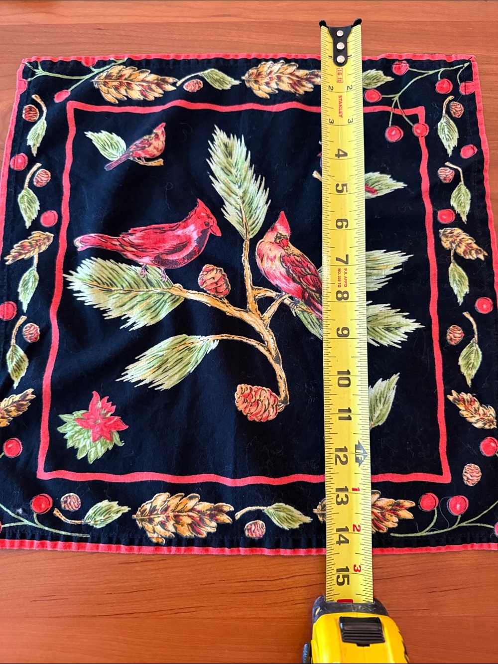 April Cornell holiday cardinal placemats with matching napkins - Picture 8 of 12